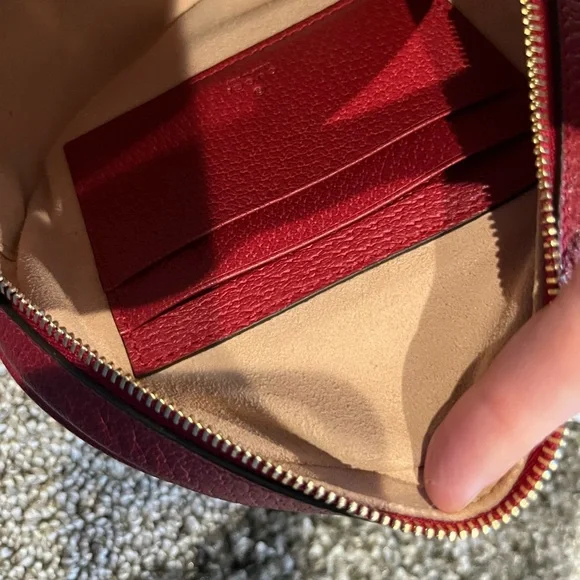 Brand new! Gucci Supreme Red round Backpack - Picture 7 of 12